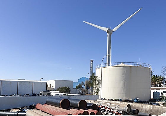 Instalación eólica en Punta Grande, con dos aerogeneradores.