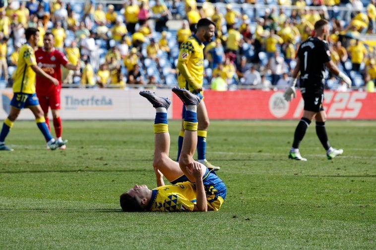 Mika Mármol se lamenta en la derrota ante el Getafe de la primera vuelta.