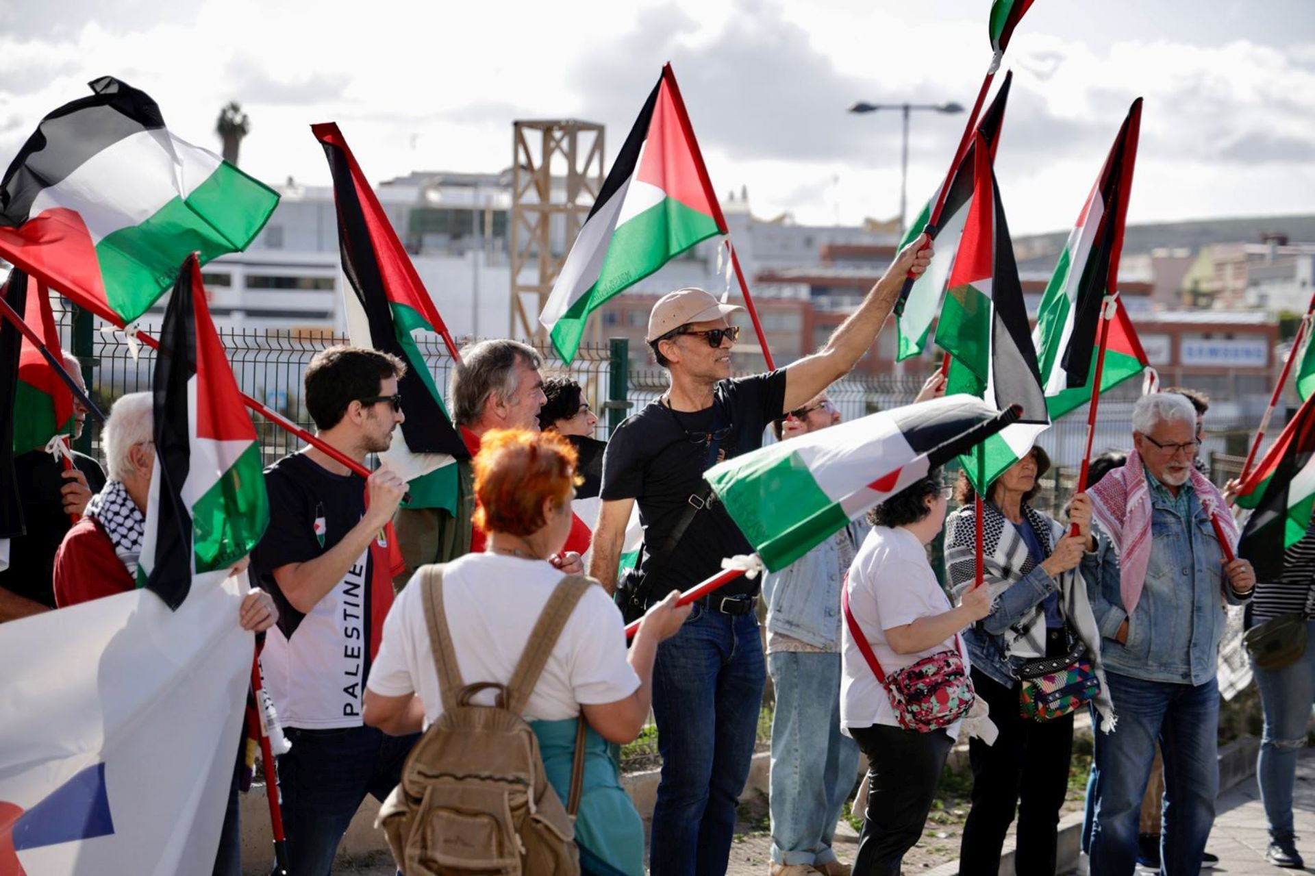 La manifestación pro Palestina a las puertas del Gran Canaria Arena, en imágenes