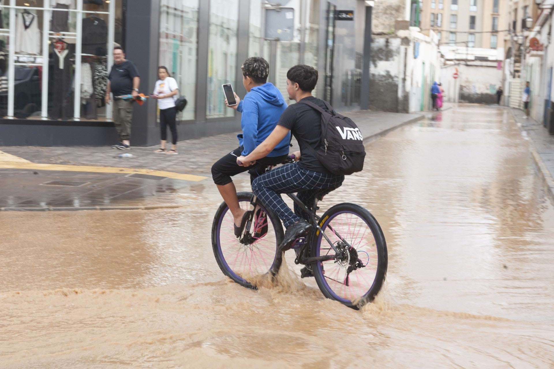 Los efectos de la lluvia en Lanzarote, en imágenes