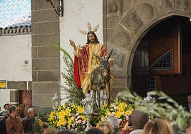 La procesión de La Burrita abre la Semana Santa en Triana