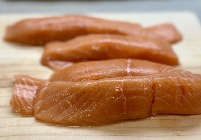 Lomos de salmón fresco.