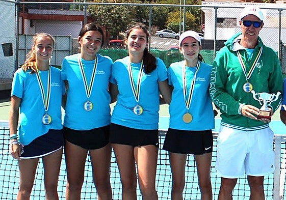 El campeón femenino del Conde Jackson, con Dominic Conde.