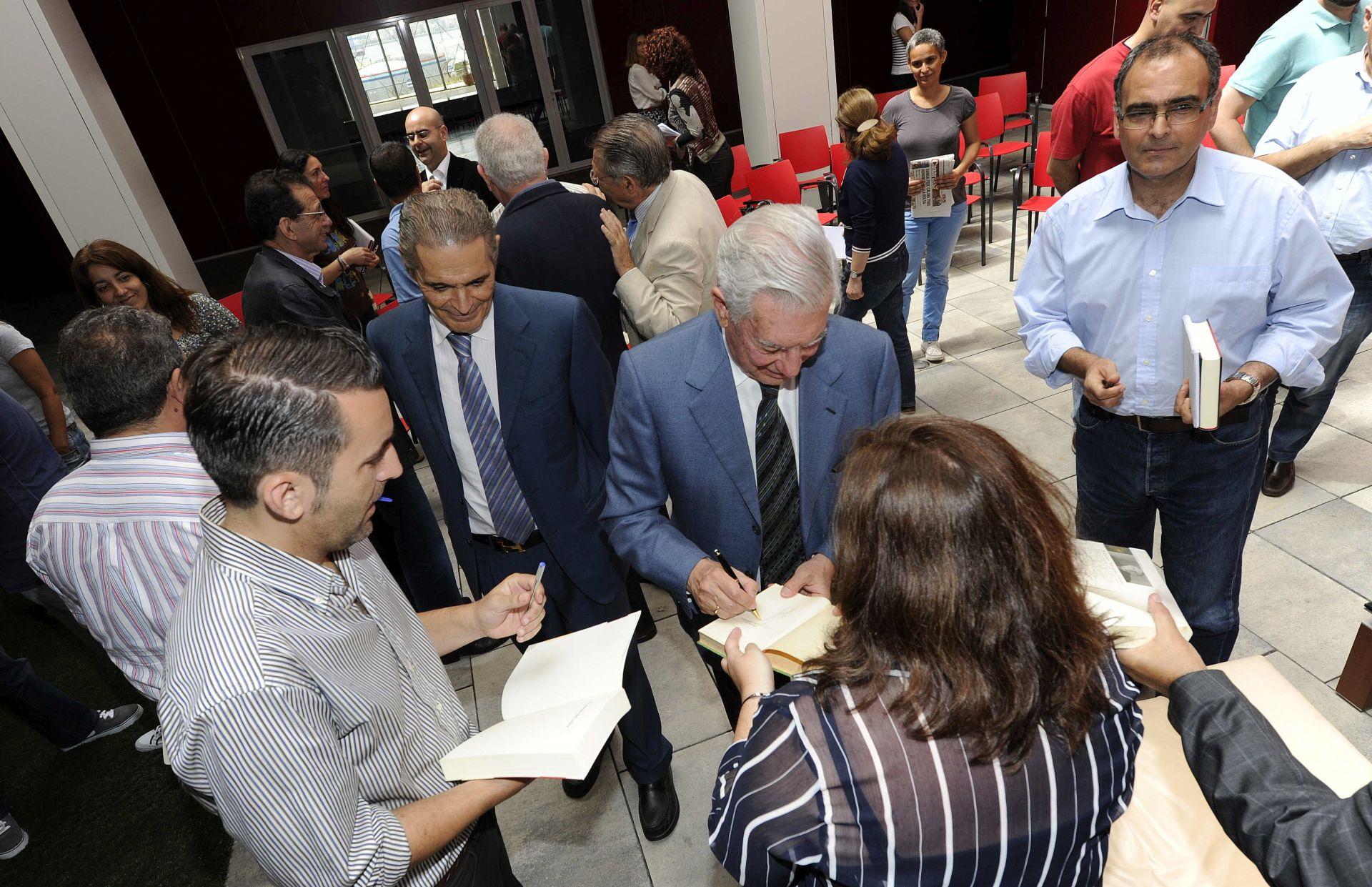 La visita de Vargas Llosa a CANARIAS7 en imágenes