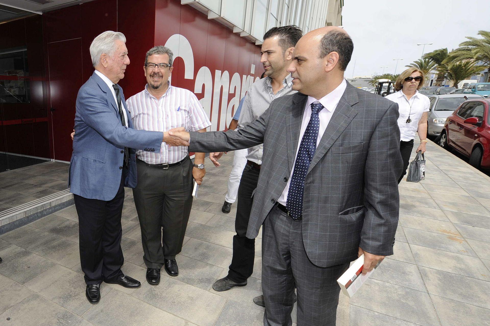 La visita de Vargas Llosa a CANARIAS7 en imágenes