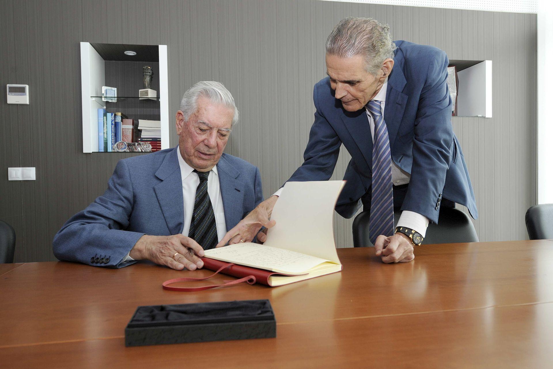 La visita de Vargas Llosa a CANARIAS7 en imágenes