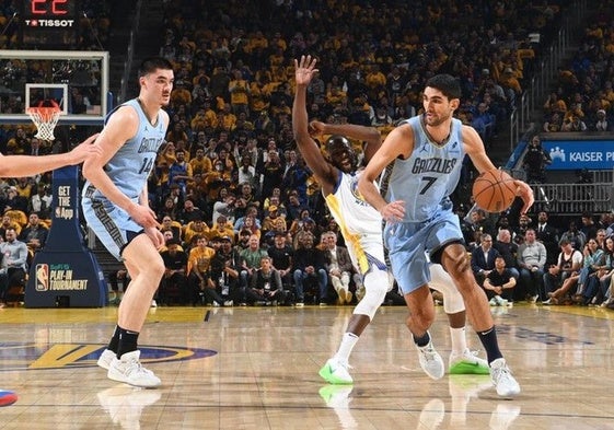 Aldama, ante los Warriors.