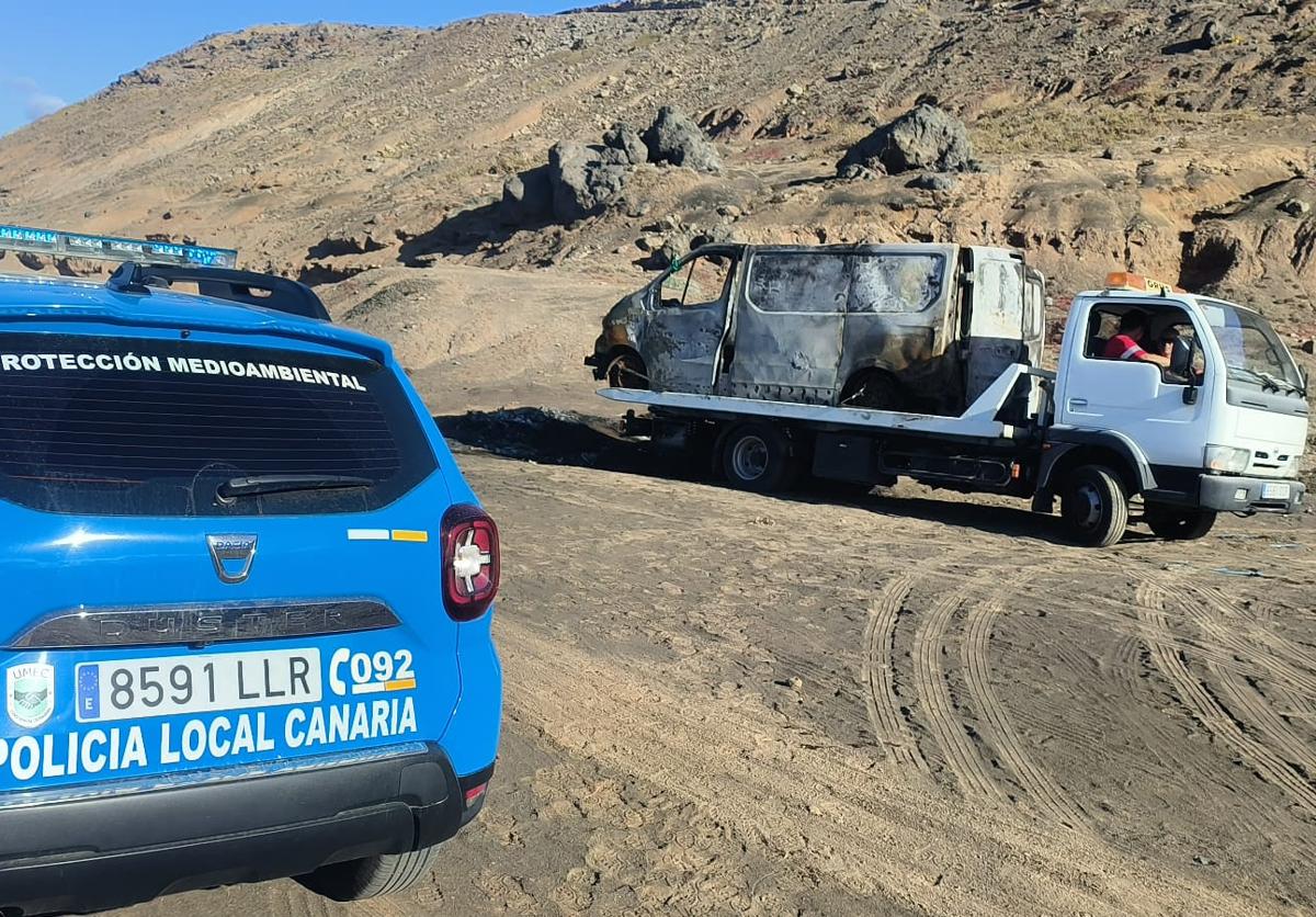 Imagen secundaria 1 - Retiran hasta cuatro vehículos abandonados cada día de las calles de la capital grancanaria