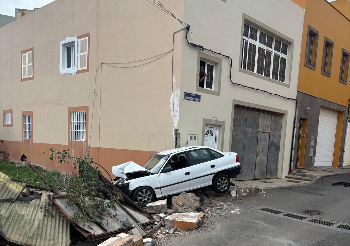 Vecinos de Cañada Honda denuncian falta de seguridad en una obra de saneamiento tras un accidente