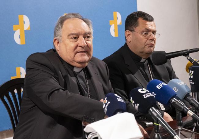 El obispo de la Diócesis de Canarias, José Mazuelos, durante su comparecencia.