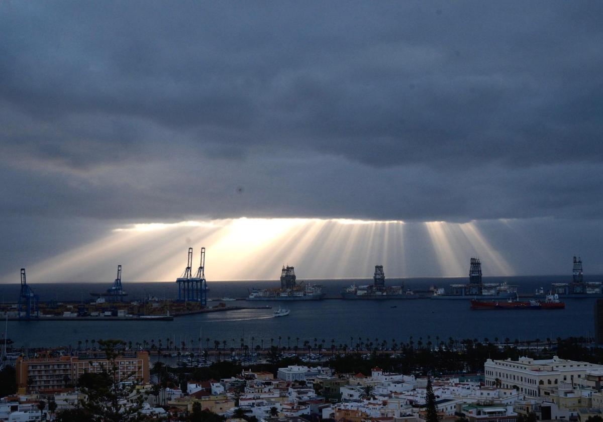 Nubes y posibles lluvias débiles y ocasionales en el norte de las islas