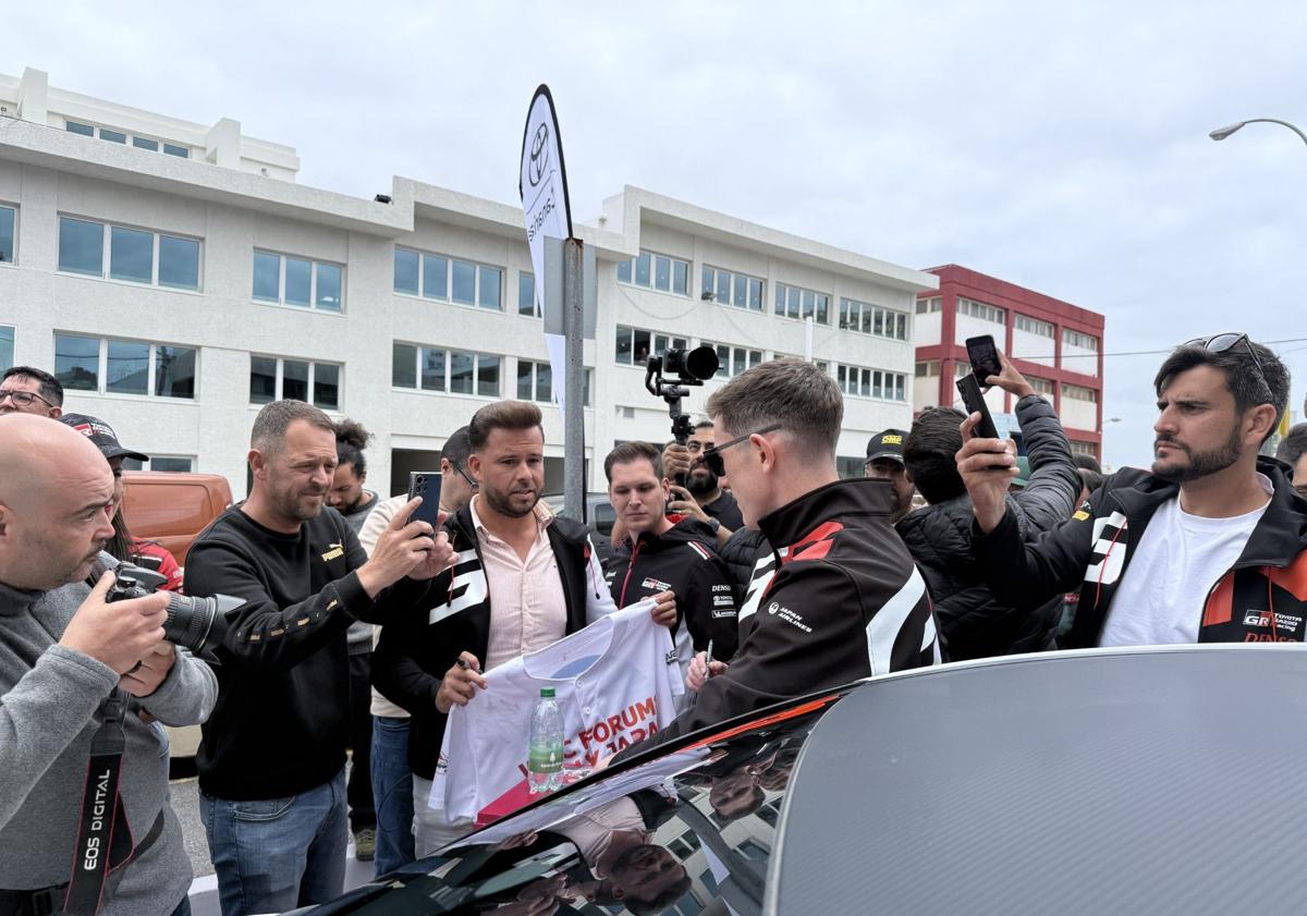 Imagen principal - La afición enloquece con Toyota Gazzo Racing