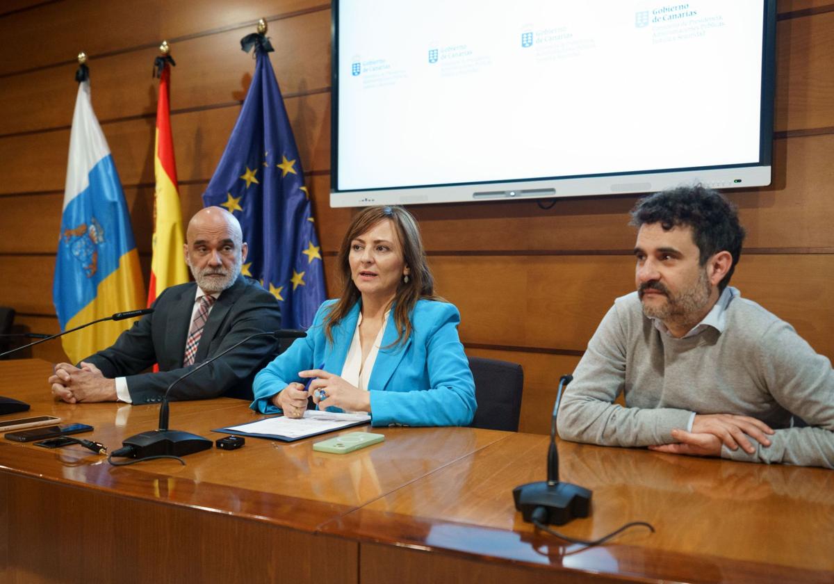 Los sindicatos critican el plan del Gobierno para 'funcionarizar' a los laborales de Canarias «por hacerlo a sus espaldas»