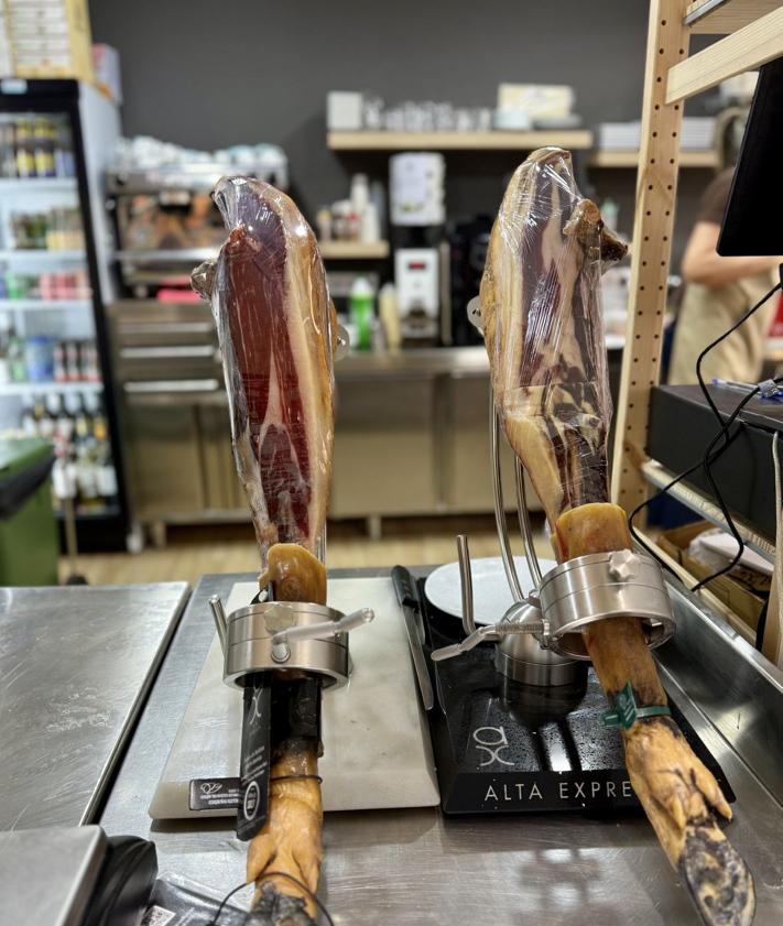 Imagen secundaria 2 - Colmado Ibérico en el Mercado Central