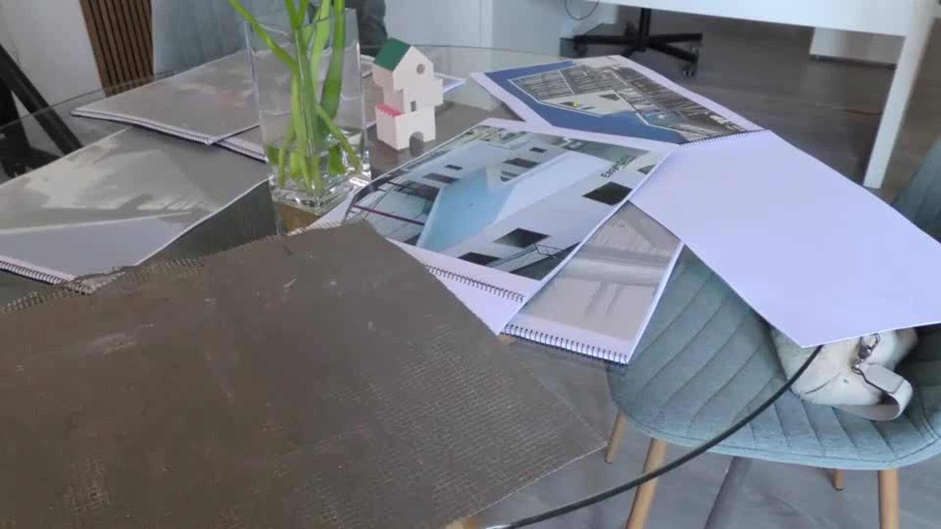 El consejero regional Pablo Rodríguez visita las instalaciones de la empresa EasyHome