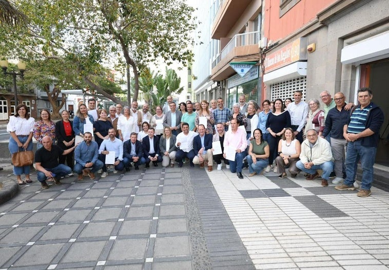 Foto de familia tras la rueda de prensa este jueves.