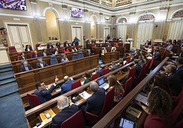 Imagen de archivo de una sesión en el Parlamento de Canarias.