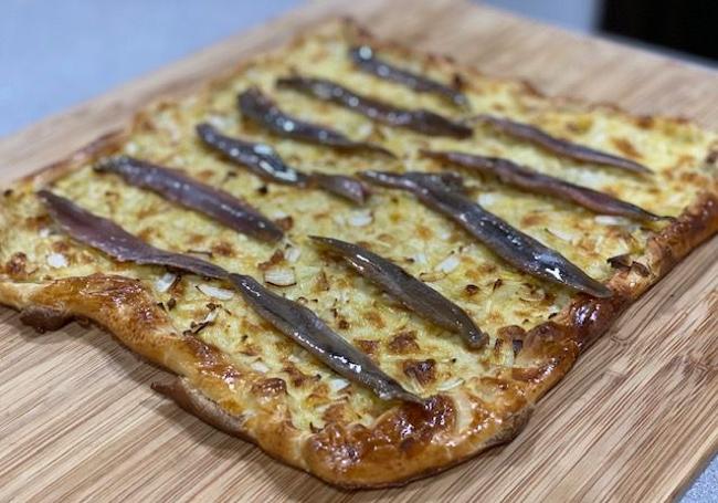 Tarta salada de puerros y anchoas