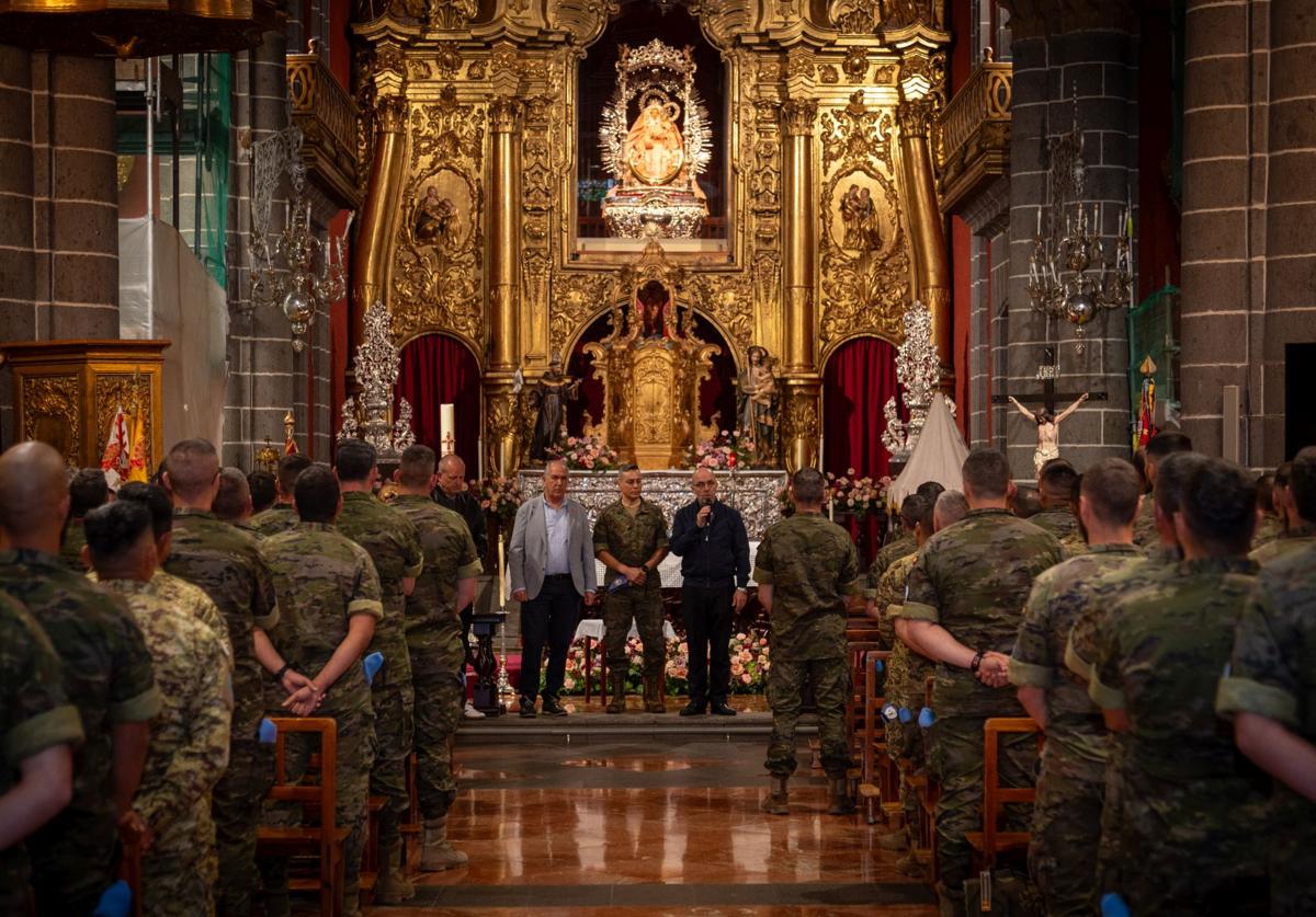Imagen principal - La Brigada Líbano XLIII visita a la Virgen del Pino antes de su despliegue en Líbano