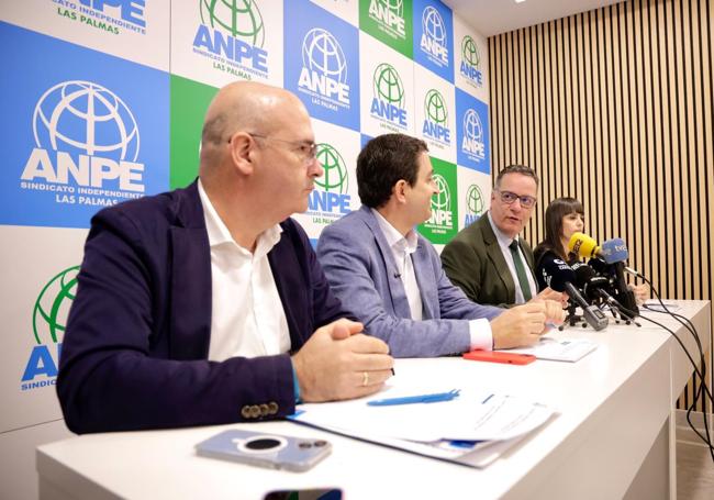 El consejero de Educación, Poli Suárez, en la rueda de prensa.