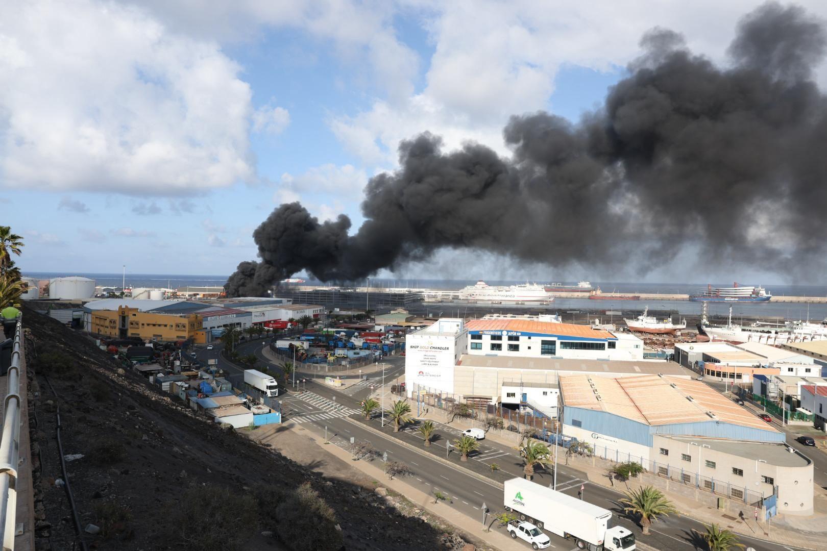El incendio del Dique de la Esfinge en el Puerto de Las Palmas de Gran Canaria