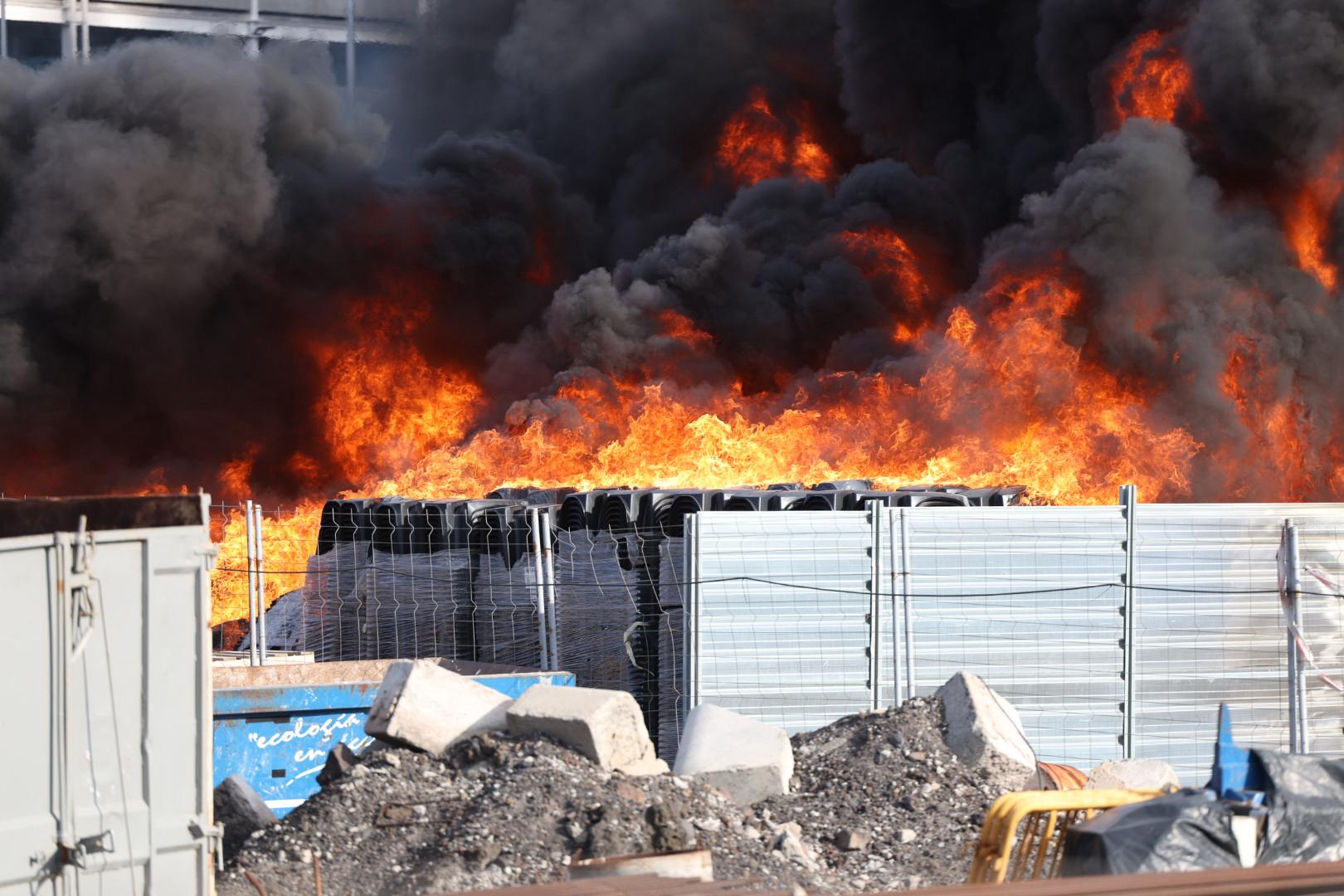 El incendio del Dique de la Esfinge en el Puerto de Las Palmas de Gran Canaria