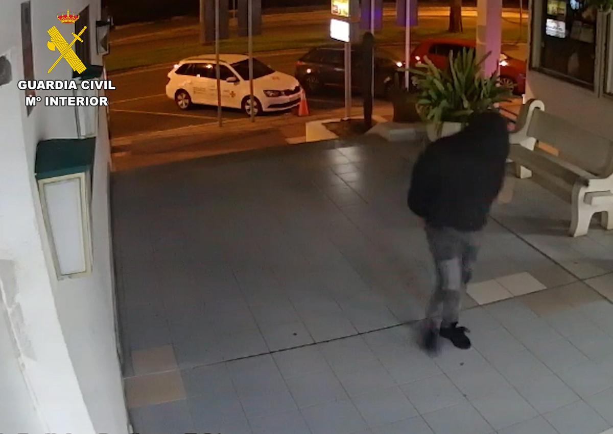 Imagen secundaria 1 - Dos hombres armados con machete, arrestados tras un violento asalto en Morro Jable
