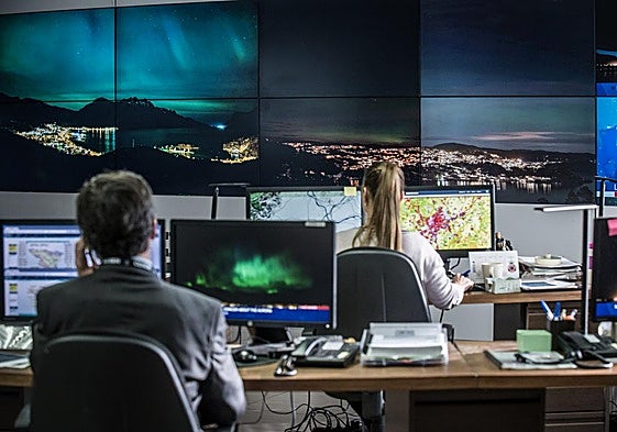 El cero eléctrico que afecta a la Península desde este lunes al mediodía revive la ficción de la serie 'Apagón'.