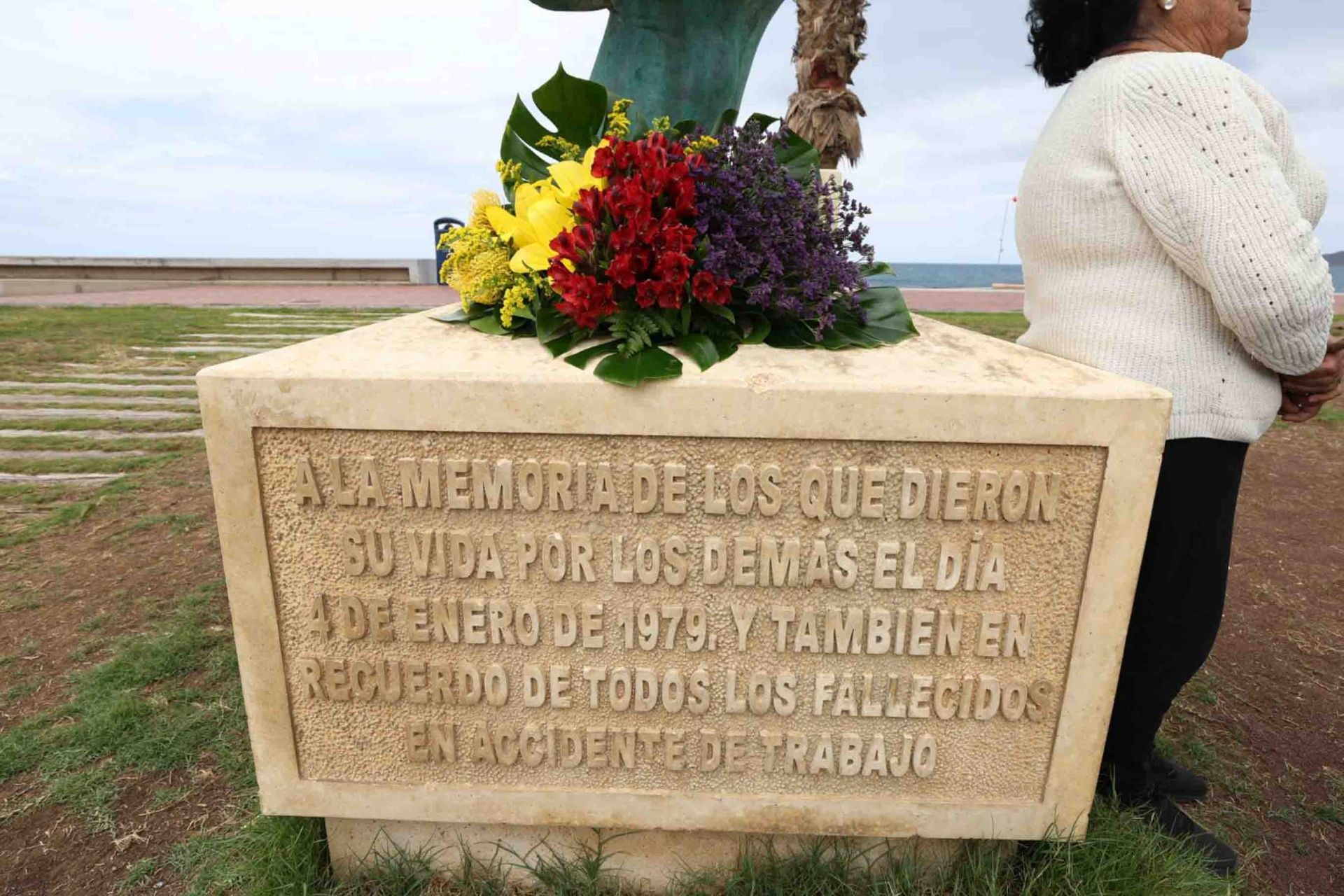 El aniversario del accidente mortal en la factoría Ojeda, en imágenes