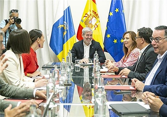 Foto de la reunión del consejo de Gobierno del Ejecutivo canario presidido por Fernando Clavijo.