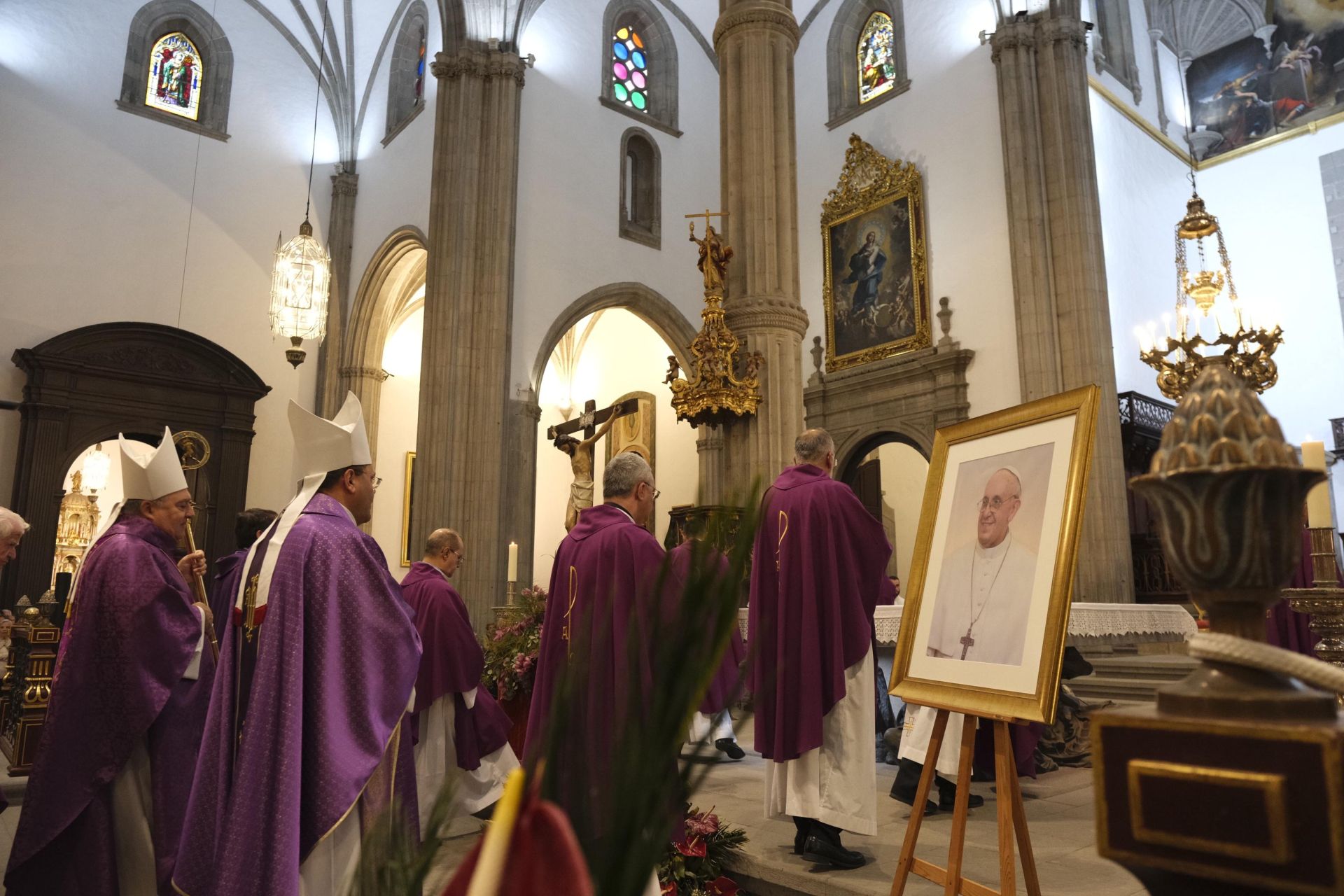 La misa funeral por el papa Francisco en Las Palmas de Gran Canaria, en imágenes