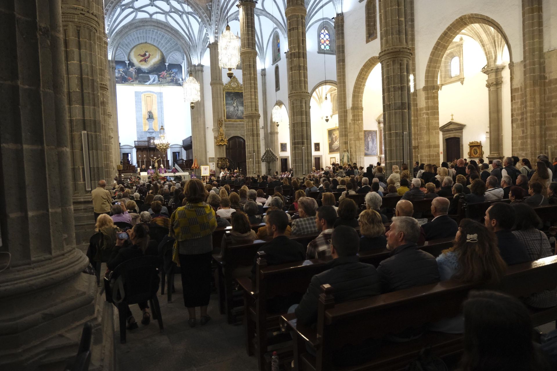 La misa funeral por el papa Francisco en Las Palmas de Gran Canaria, en imágenes