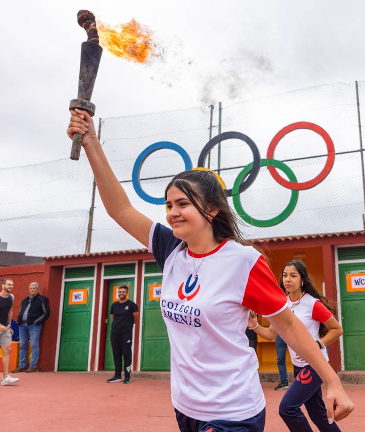 Imagen secundaria 2 - El Color inunda el Colegio Arenas en su XL Olimpiada