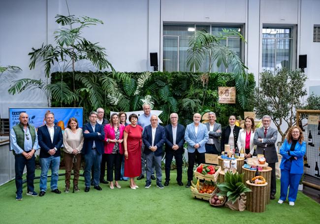 Foto de grupo del acto de presentación de la Feria Gran Canaria Me Gusta.