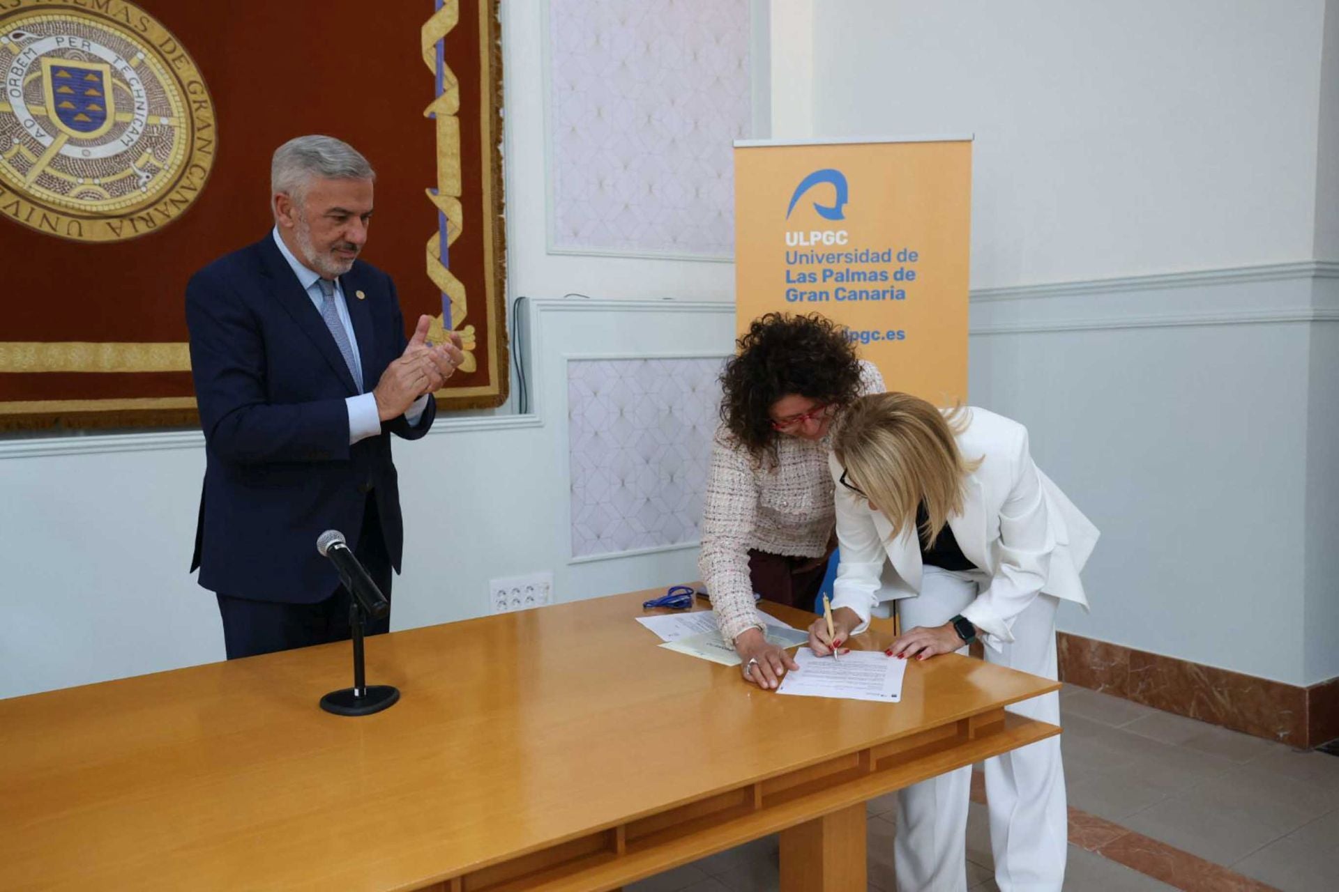 María del Pino Alonso toma posesión como nueva gerente de la ULPGC