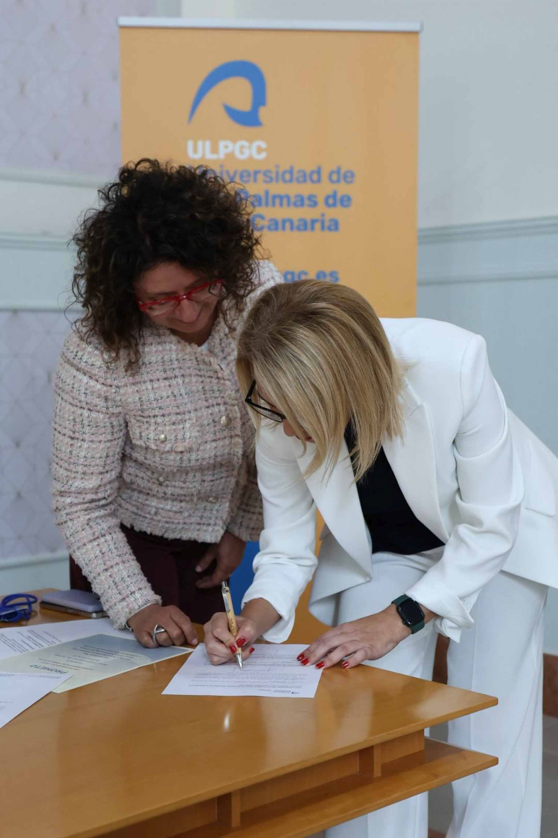 María del Pino Alonso toma posesión como nueva gerente de la ULPGC