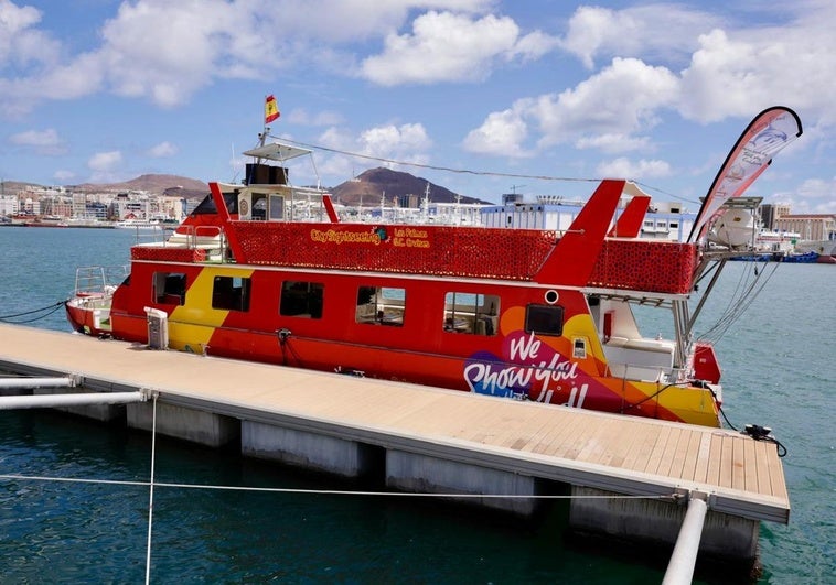 Imágenes de la bahía capitalina desde el barco habilitado para excursiones turísticas.