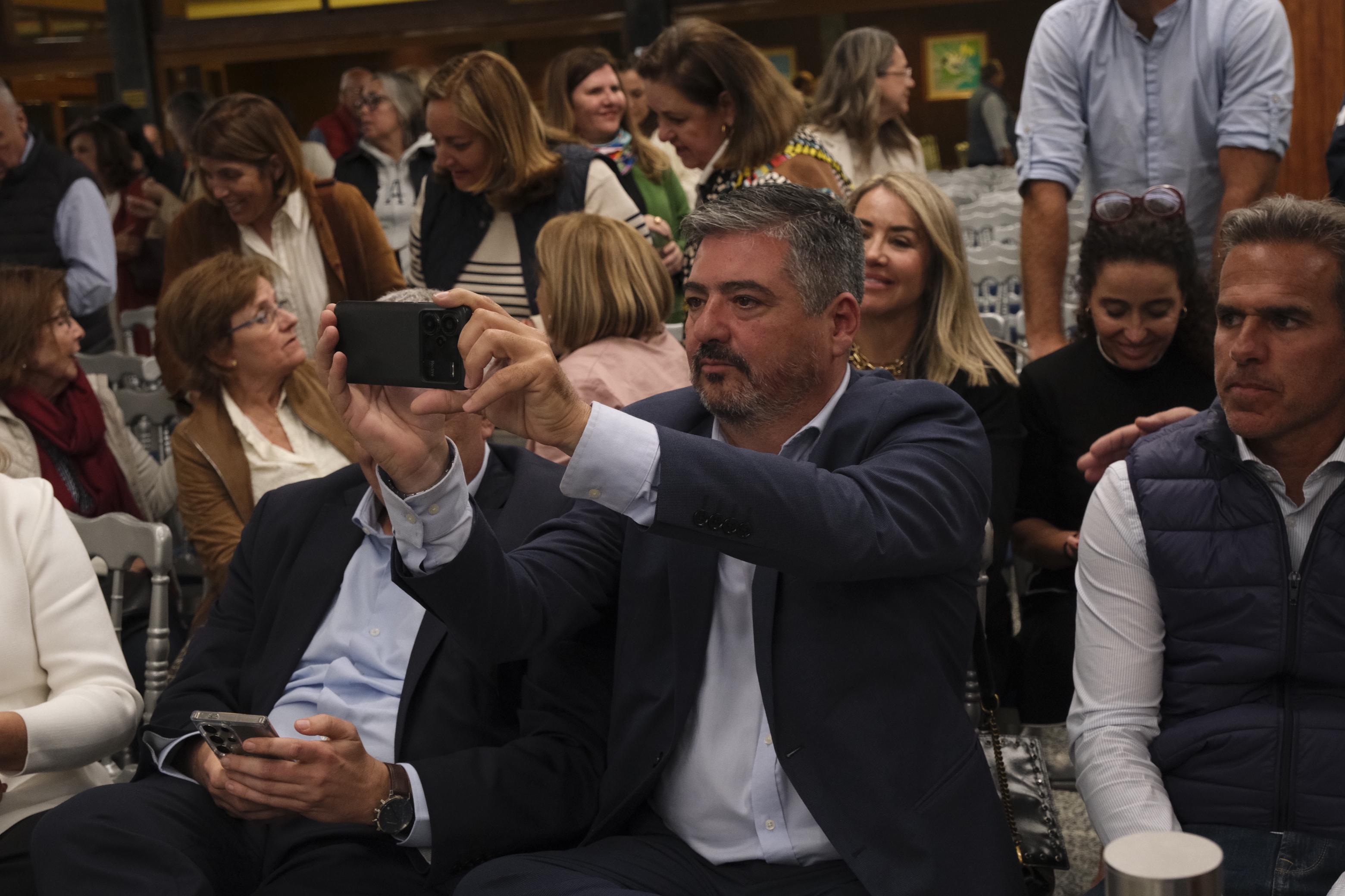Momentos del nombramiento de Pity Sánchez en el Club Náutico