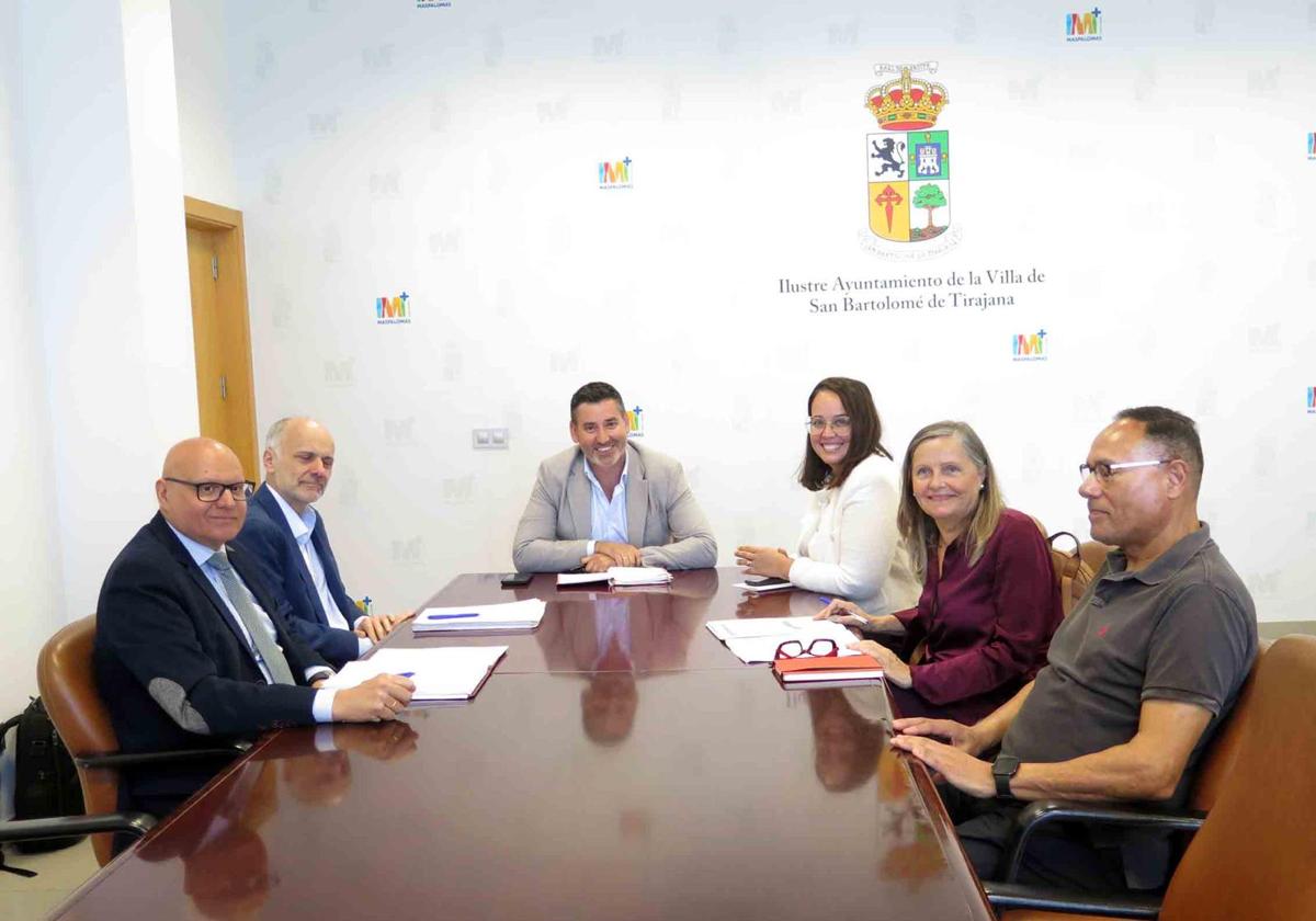 San Bartolomé pone en marcha la compatibilización del uso residencial y turístico en el municipio