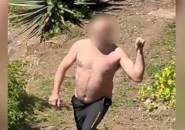 Momento de la amenaza física entre el implicado y los agentes de la Guardia Civil.