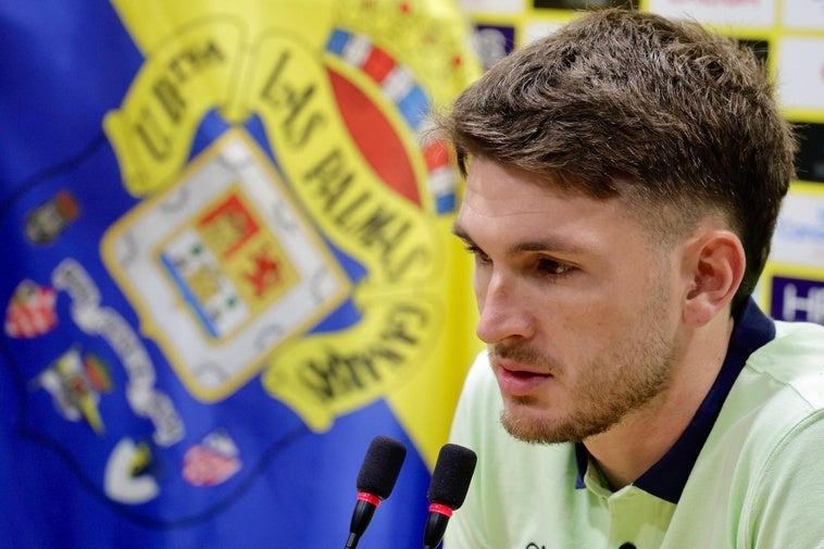 El jugador de la UD, Viti Rozada en rueda de prensa.