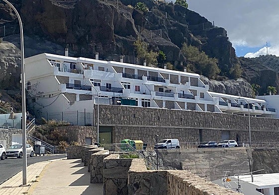 Los Teques. Vista del complejo, con varios apartamentos tapiados.