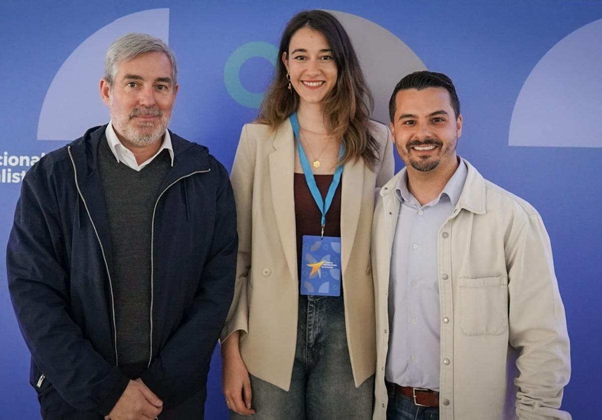 La nueva secretaria general de Jóvenes de Coalición Canaria, Raquel Castro, junto a Clavijo.