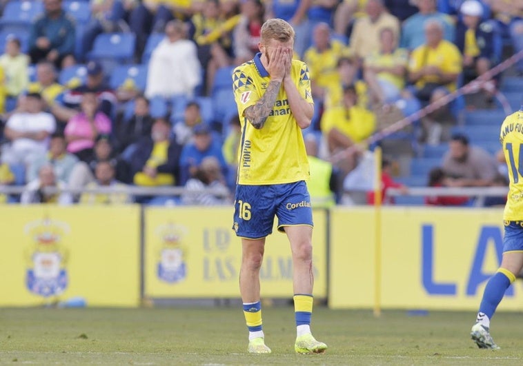 McBurnie no esconde su frustración.