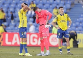 Mata, Horkas y Mika no esconden su decepción tras perder ante el Valencia.