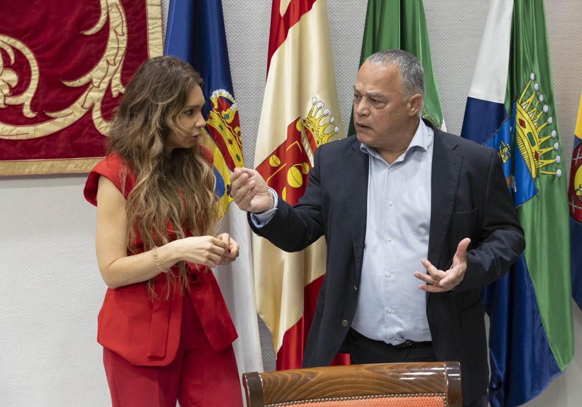 El director gerente de la Sociedad de Promoción Económica de Gran Canaria, Cosme García (d), y la vicepresidenta del Clúster Audiovisual de Canarias, Carmen Aguado (i).