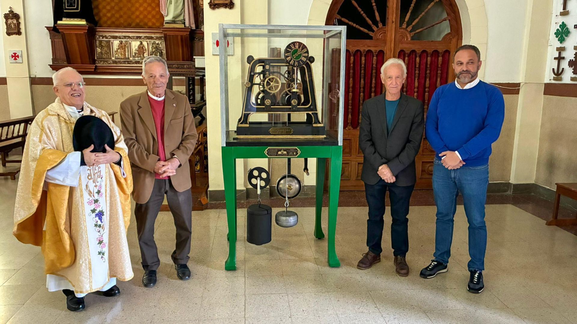 La iglesia de Fontanales luce un reloj mecánico restaurado que data de 1872