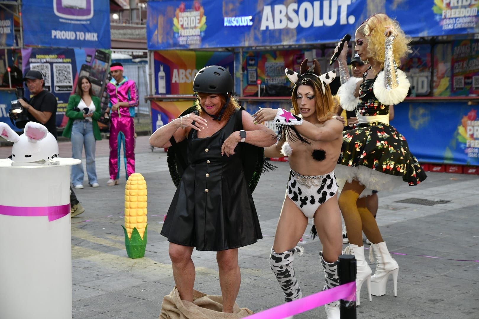 Con tacones y a la carrera por el Pride