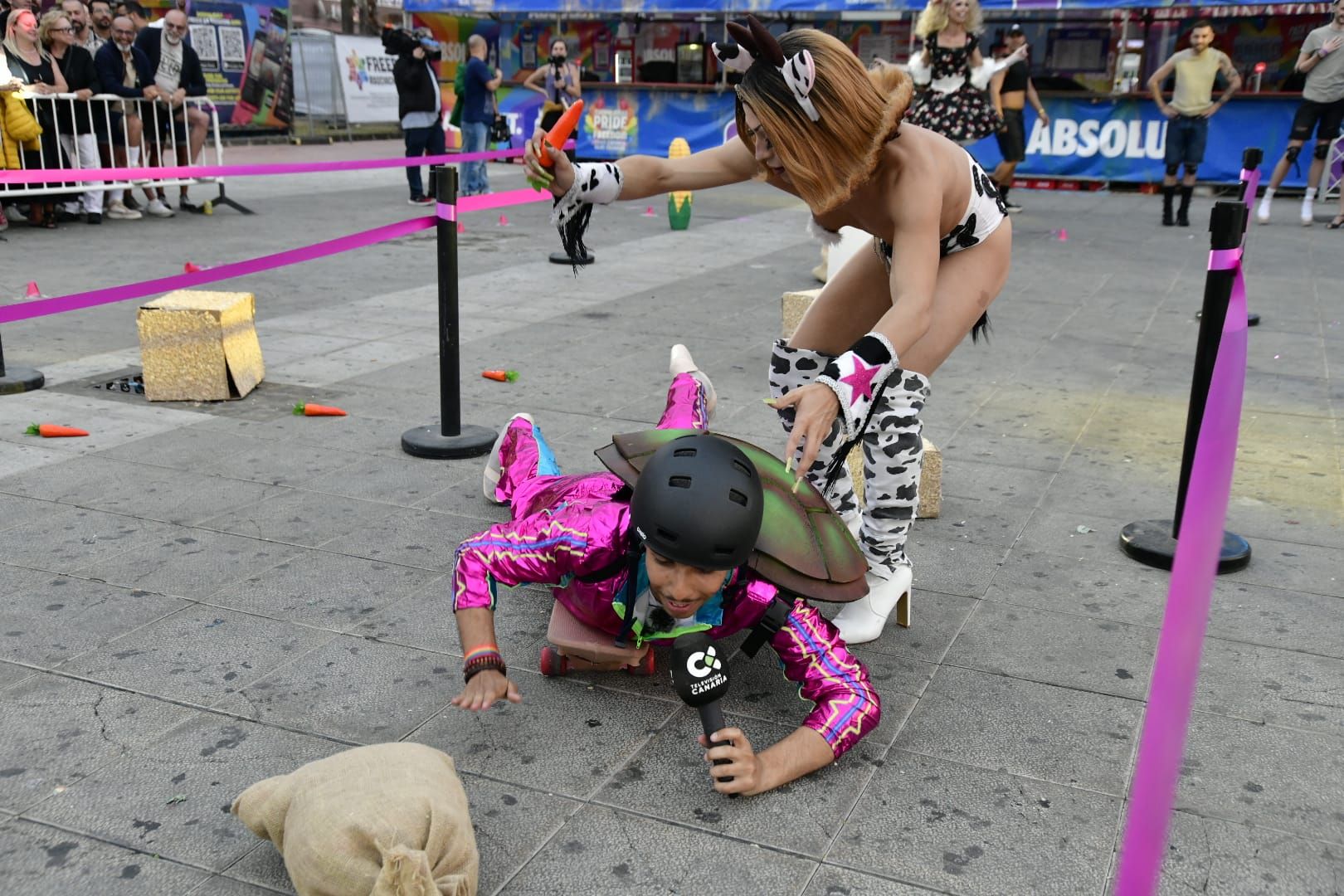 Con tacones y a la carrera por el Pride