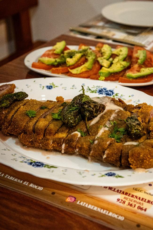 El delicioso cachopo de La Taberna del Rocío
